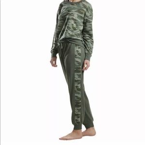 NWT SPLENDID SOFT 2 PIECE OLIVE CAMO PAJAMA LOUNGE SET! TOP & JOGGER PANT Sz L M